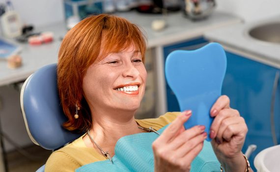 Descubra los beneficios de los implantes dentales de la mano de nuestros especialistas