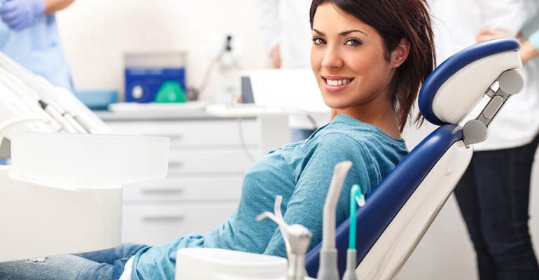 Limpieza dental Castellón Las consecuencias de morderse las uñas