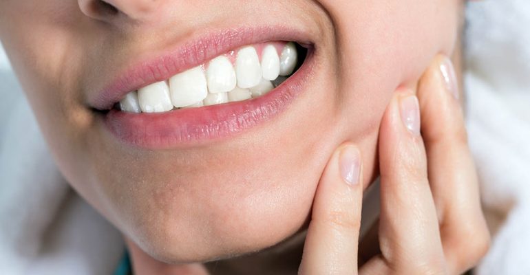 Dolor dientes síntoma de enfermedad Me duelen las muelas, ¿debo acudir a mi clínica dental?