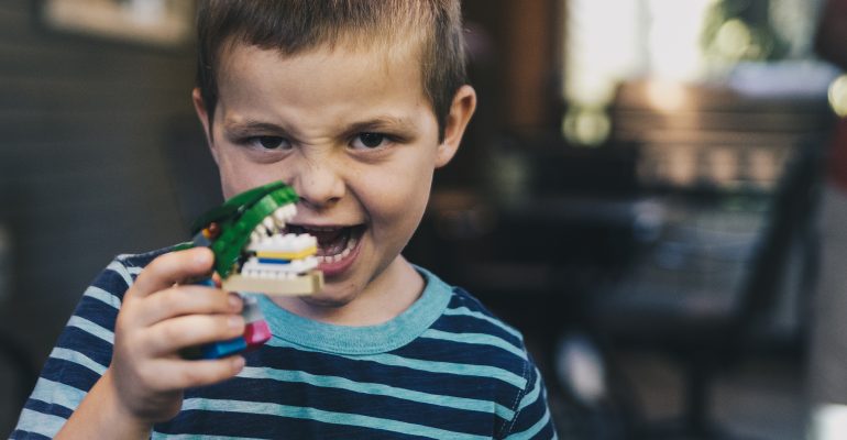 jumpstory-download20210726-111255 ¿Qué alimentos son buenos y cuáles malos para mi salud bucodental?